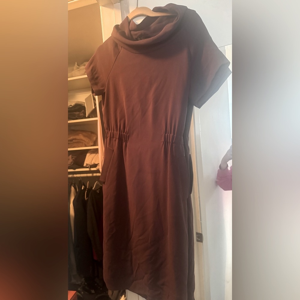 Loro Piana Dress This is a beautiful rich brown midi dress. Worn twice Size 42.